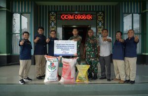 Dukung Program Ketahanan Pangan, Pupuk Kaltim Salurkan Bantuan 4,6 Ton Pupuk ke Kodim 0908 dan Denarhanud 002 Bontang