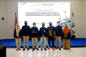 Wujudkan Lingkungan Kerja Aman dari Covid-19, Pupuk Kaltim Raih Sertifikat ISO/PAS 45005:2020