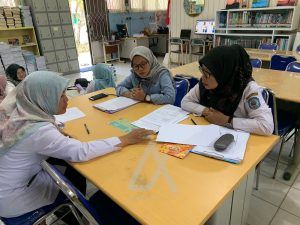 Lomba Perpustakaan Tingkat SMP/MTs, DPK Bontang Dampingi Tim Juri Tinjau Sekolah