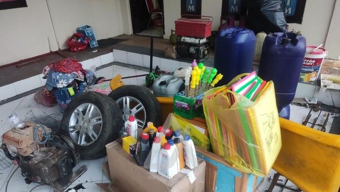 Barang bukti pencurian di Kubar