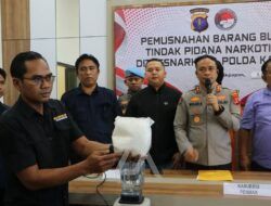 Polda Kaltim Musnahkan Sabu Hampir 1 Kg dengan Cara Diblender