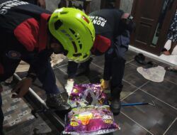 Sembunyi di Rak Sepatu, Ular Cobra Satu Meter di Jalan Atletik 12 Dievakuasi Damkar