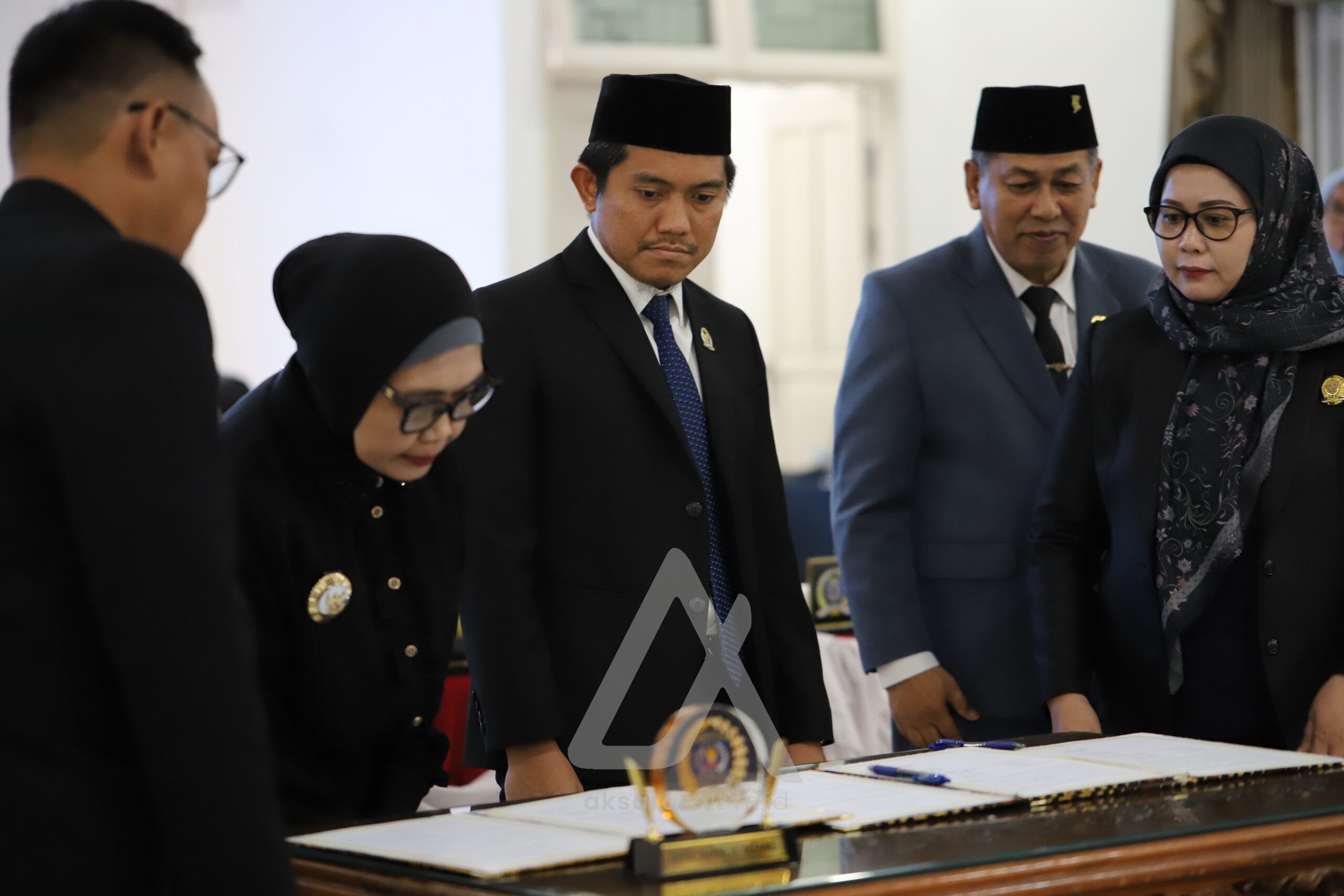 Momen pengesahan Raperda P2APBD 2024 beberapa waktu lalu. (Humas DPRD).