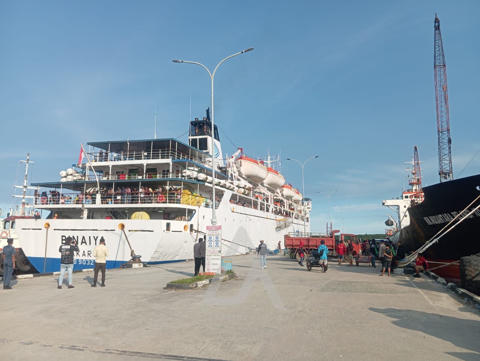 Kedatangan kapal milik Pelni di Pelabuhan Loktuan
