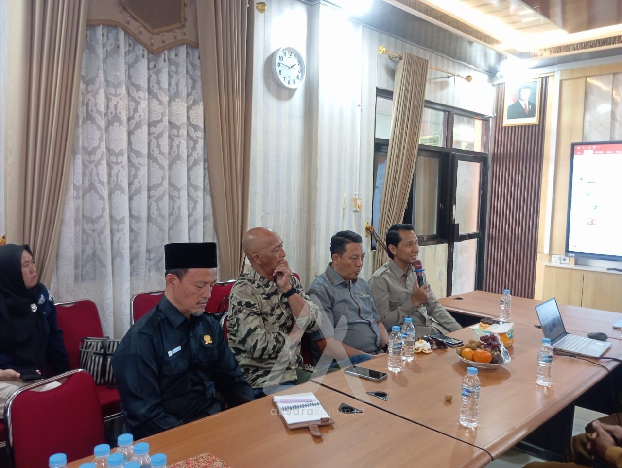 Komisi A DPRD Bontang tengah meninjau pelayanan di Puskesmas Bontang Utara I. (AksaraKaltim).