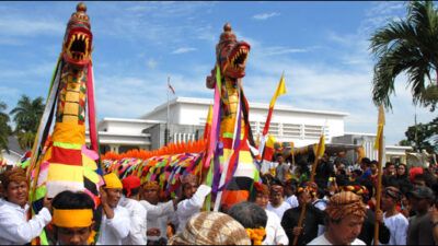 Salah satu momen dari acara adat Erau Pelas Benua di Kukar. (Istimewa).
