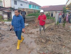 Rumah Warga Banjir Imbas Drainase Tertutup Proyek RS Tipe D, AH Sidak dan Tegur Kontraktor