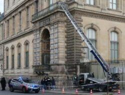 Perampokan Super Kilat di Museum Louvre Paris, 8 Perhiasan Tak Ternilai Raib