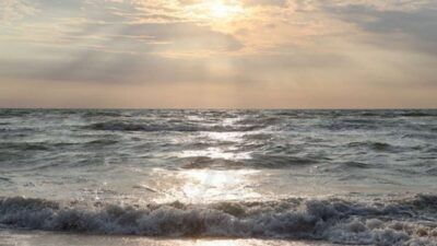 Masyarakat Pesisir Kaltim Diminta Waspadai Pasang Laut 2,8 Meter